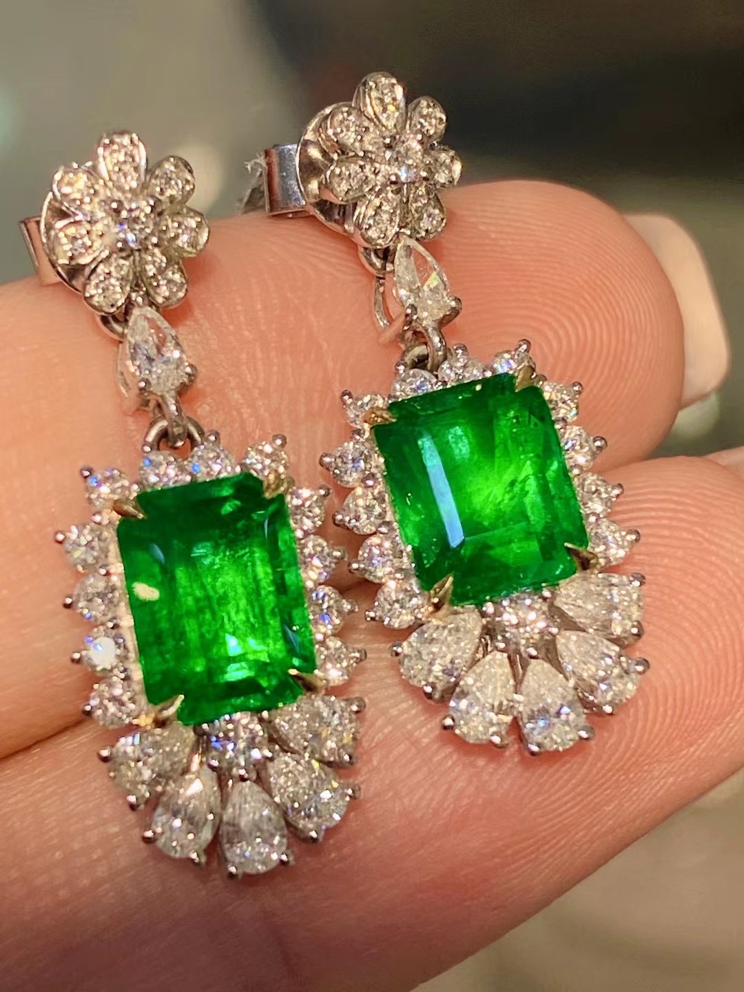 伟德bv1946官网-女神珠宝奇遇季：周大生莫奈花园系列献给女神的光影礼赞