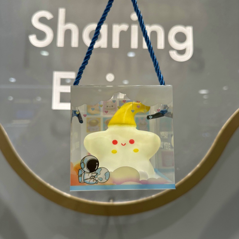 별 다섯 개짜리 노란 모자 + 우주 비행사 선물 상자