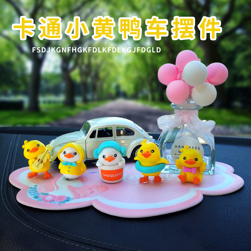 Nuevo adorno de coche creativo rojo neto dibujos animados pequeño pato amarillo adorno de coche consola central lindo lindo pato recto