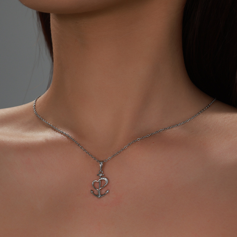 Xuping fuente de fábrica al por mayor Hip Hop Europa y América tendencia transfronteriza punk personalidad ancla amor colgante hombre y mujer