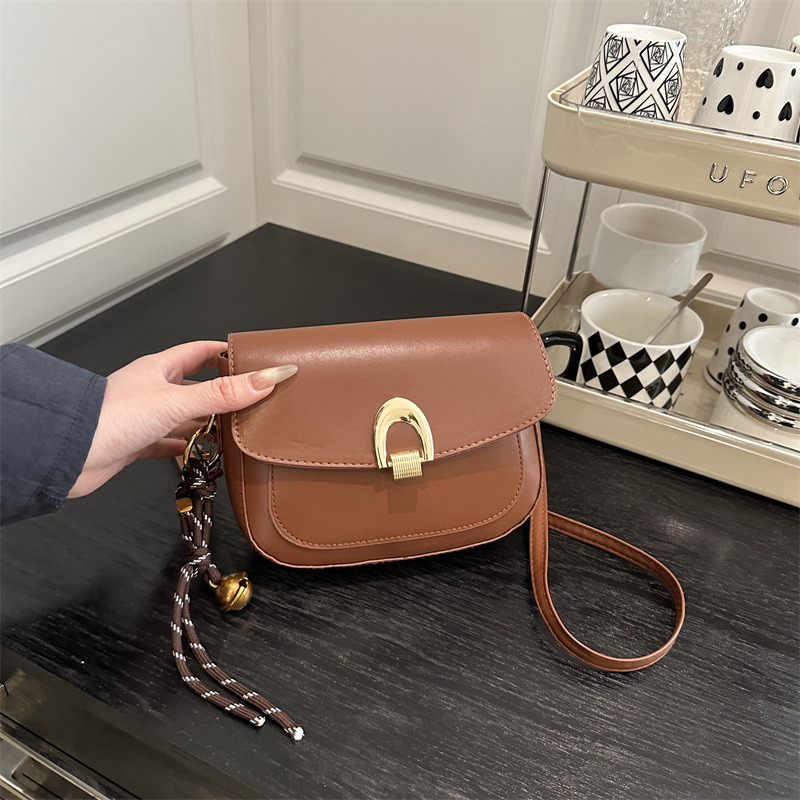 A principios de la primavera de 2025, bolsos de silla de moda casuales coreanos, bolsos de mujer de alta calidad.