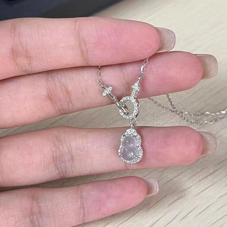 999 スターリングシルバー ホワイトカルセドニーひょうたんネックレス、軽い高級感とハイエンドの連動鎖骨チェーンデザイン、多用途でエレガント|undefined