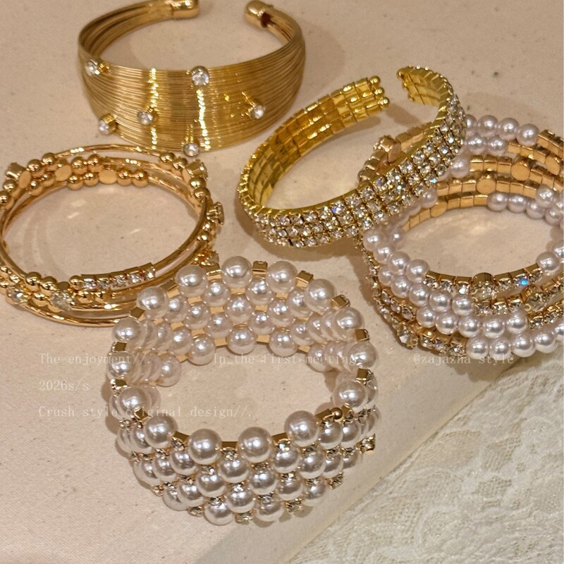 Gold vintage pearl bracelet for women, light luxury niche exquisite jewelry, suitable for layering at the beach, with a high-end feel Gold vintage pearl bracelet for women, light luxury niche exquisite jewelry, suitable for layering at the beach, with a high-end feel