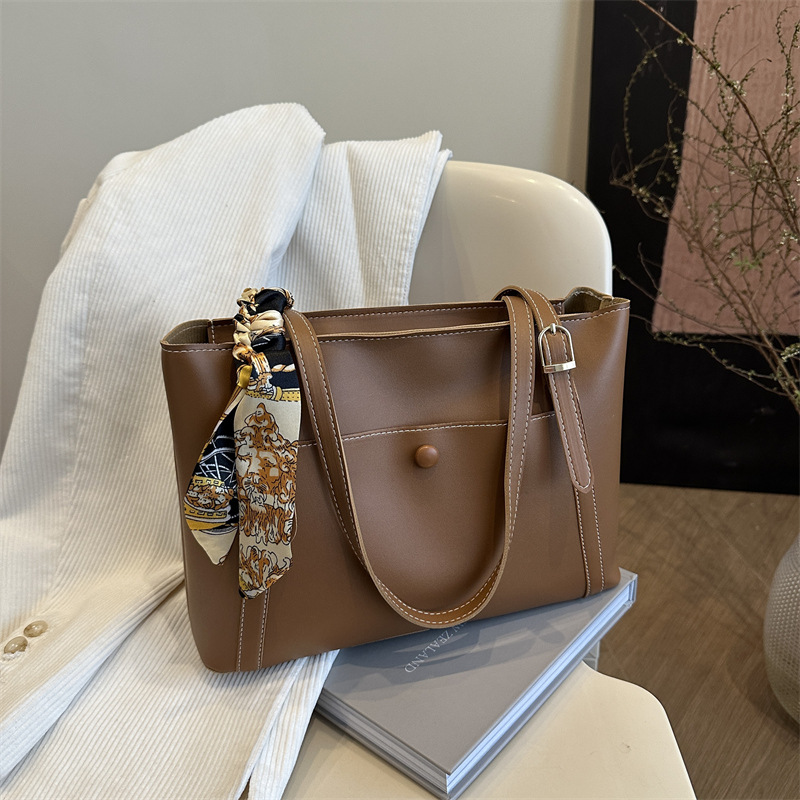 Bolsos para mujer 2025 verano nuevo estilo bolso de mensajero bolso de viaje de moda gran capacidad sentido de alta calidad portátil de un solo hombro 228