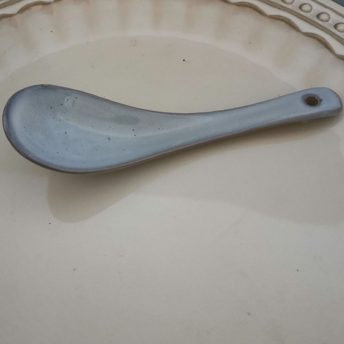 Creativo de forma especial a rayas de cerámica personalizada vajilla hotel restaurante cafetería ensalada de frutas plato fabricante