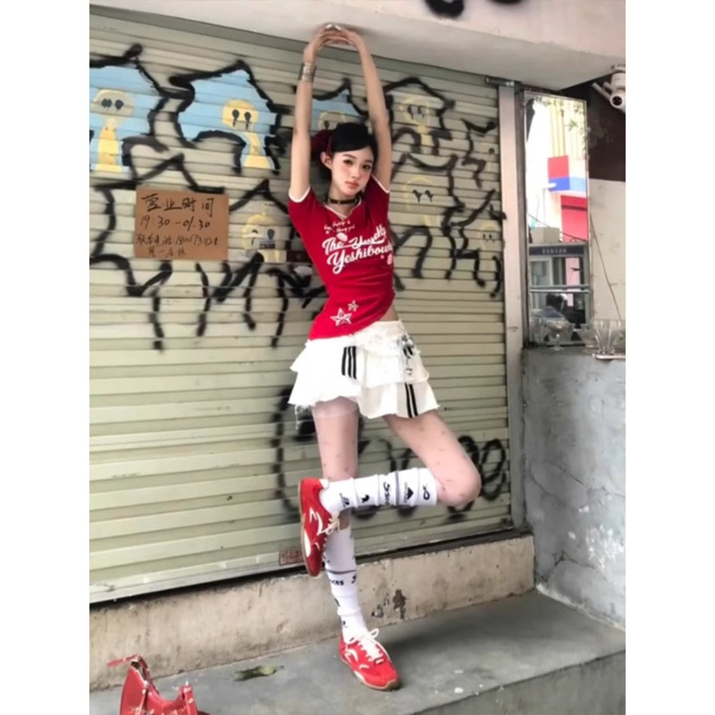 美式辣妹运动风斜肩红色短袖T恤女夏季修身显瘦不规则露肩上衣潮|undefined