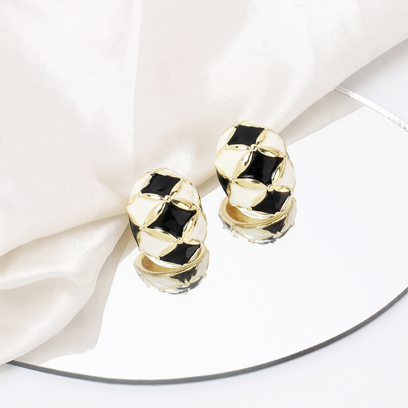 15g Weight Retro Geometric Irregular Diamond Oil Alloy Stud Earrings Wholesale