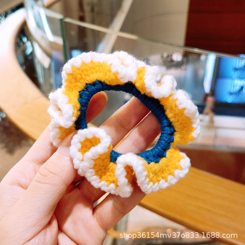 Anillo de intestino grueso de lana amarilla y azul