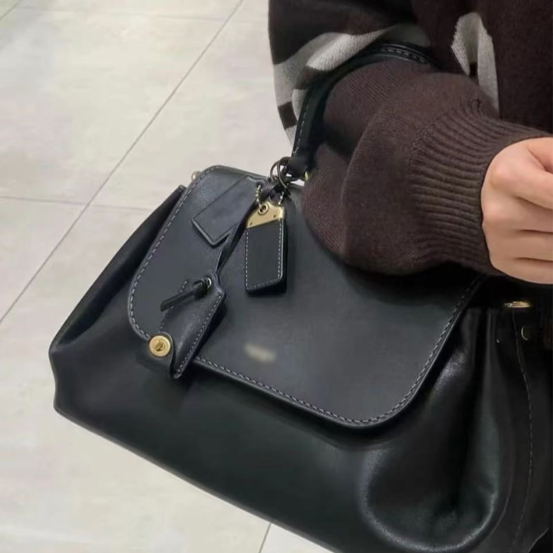 Koujia's New Slouchy Rogue Handbag, Single-Shoulder Flap Crossbody, Simple, High-End, Retro, Soft Leather, Fashionable Koujia's New Slouchy Rogue Handbag, Single-Shoulder Flap Crossbody, Simple, High-End, Retro, Soft Leather, Fashionable