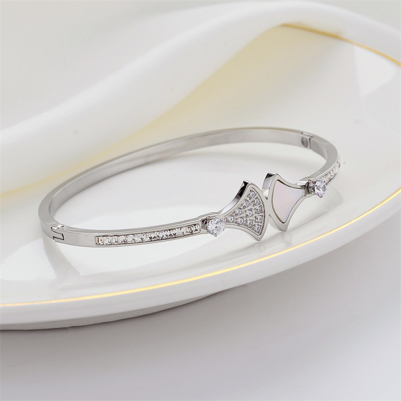 Pulsera de titanio y acero para mujer, diseño moderno y sencillo, pulsera de lujo que no se desvanece, venta al por mayor en stock.