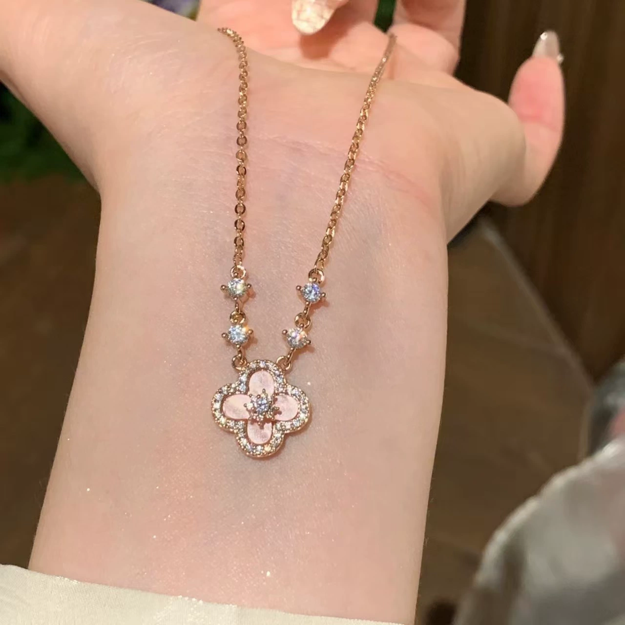 Ожерелье Fuchsia small, кулон «четырёхлистник», цепочка для сумки или ключей, лёгкая роскошь