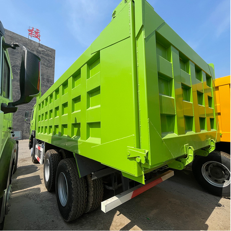 Sinotruk Howo Dump Truck for Sale, 6*4 Dump Truck with Right-Hand Driver's Cab, Suitable for Port and Dock Transport
