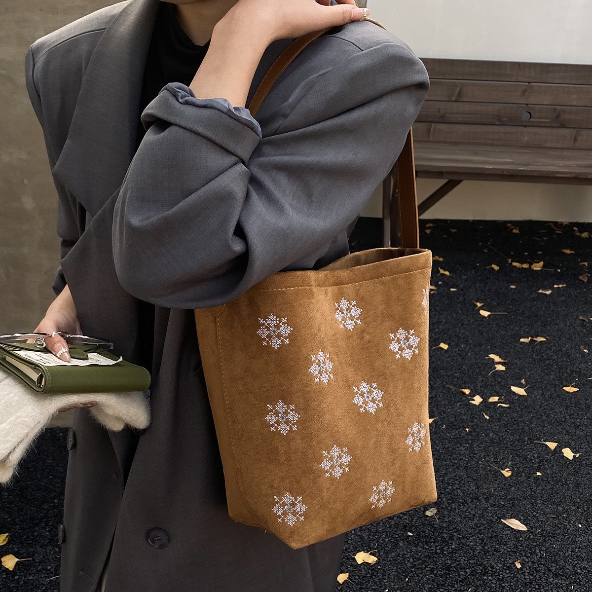 Chinese Style Suede Bucket Bag For Women 2025 Winter New Trendy Retro Underarm Bag Simple Large Capacity - Thumbnail 2