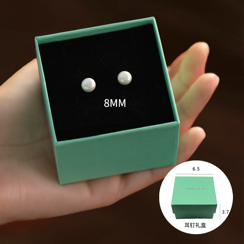 8mm 화이트 진주 스터드 귀걸이 [선물 상자]