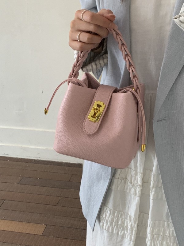 Bolsos de balde portátiles de alta calidad para mujeres 2026 verano nuevo lichi estampado viaje diario ocio versátil mochila