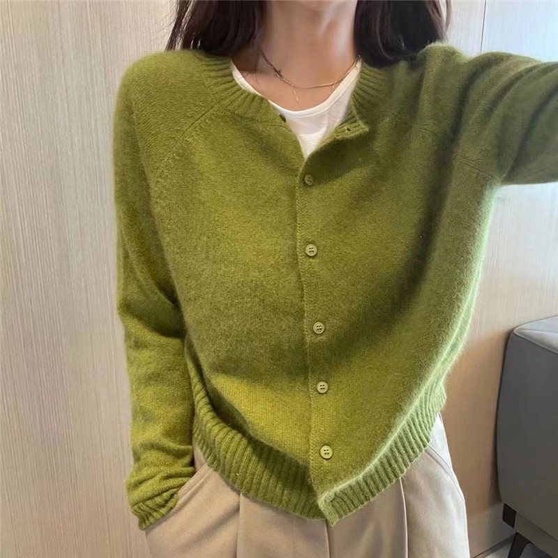 25 Spring and Autumn Cashmere Cardigan Women's Loose Short Style Sweater Jacket Soft Waxy Sweater Easiest for Match Temperament Look Slim
