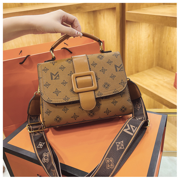 French niche design women's 2023 new fashion printed portable small square broadband one shoulder crossbody bag_voghion.com