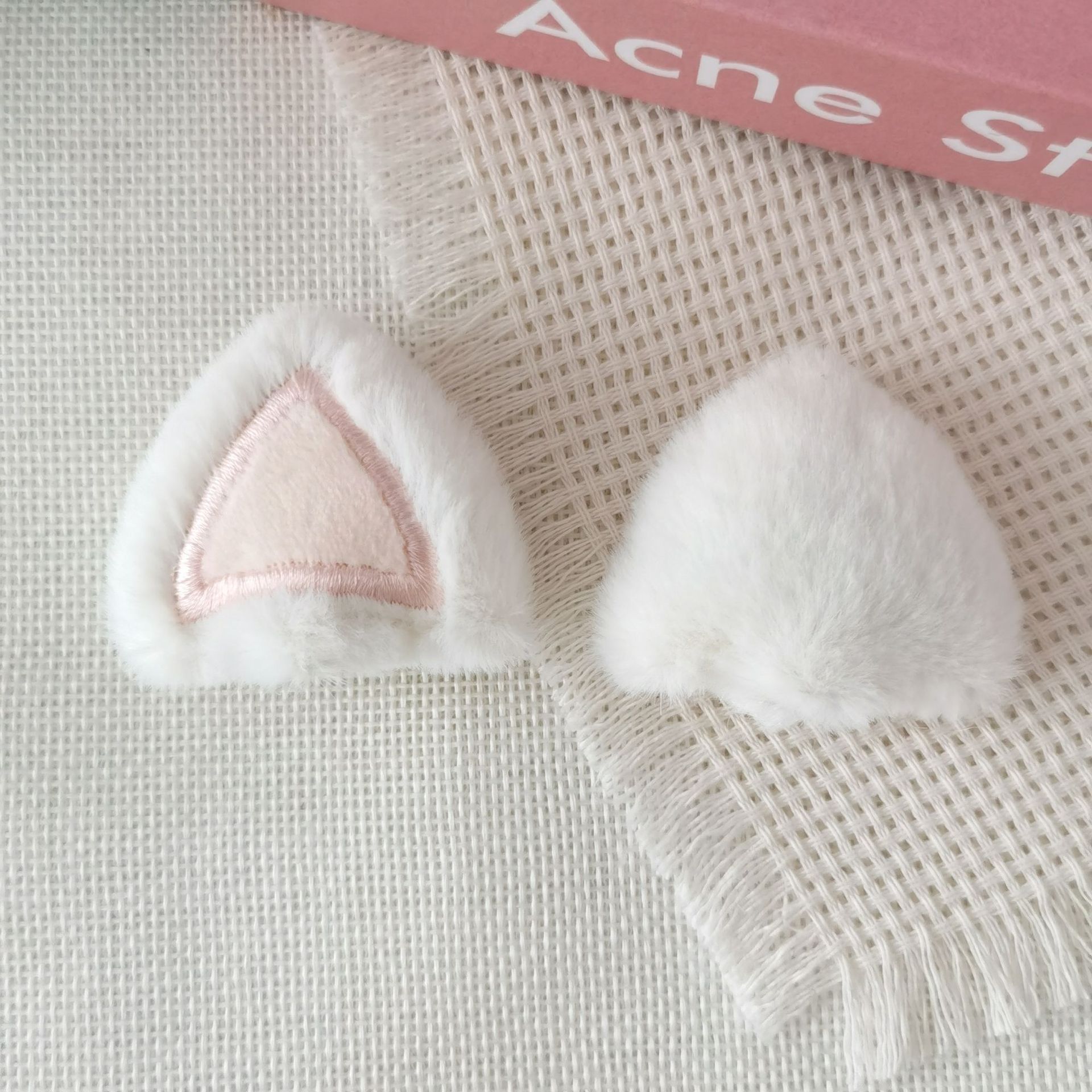 흰 고양이 귀 싱글