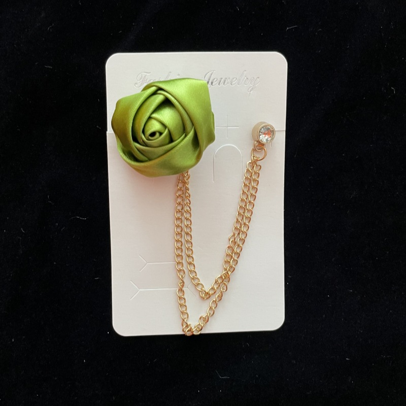 Broche de flor de rosa en tela para hombre con borlas boda_voghion.com