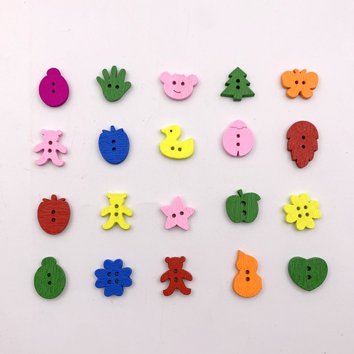Una variedad de animales de dibujos animados, frutas, botones de madera, colores, manzanas mixtas, patos, lindos botones de madera, 100 por paquete