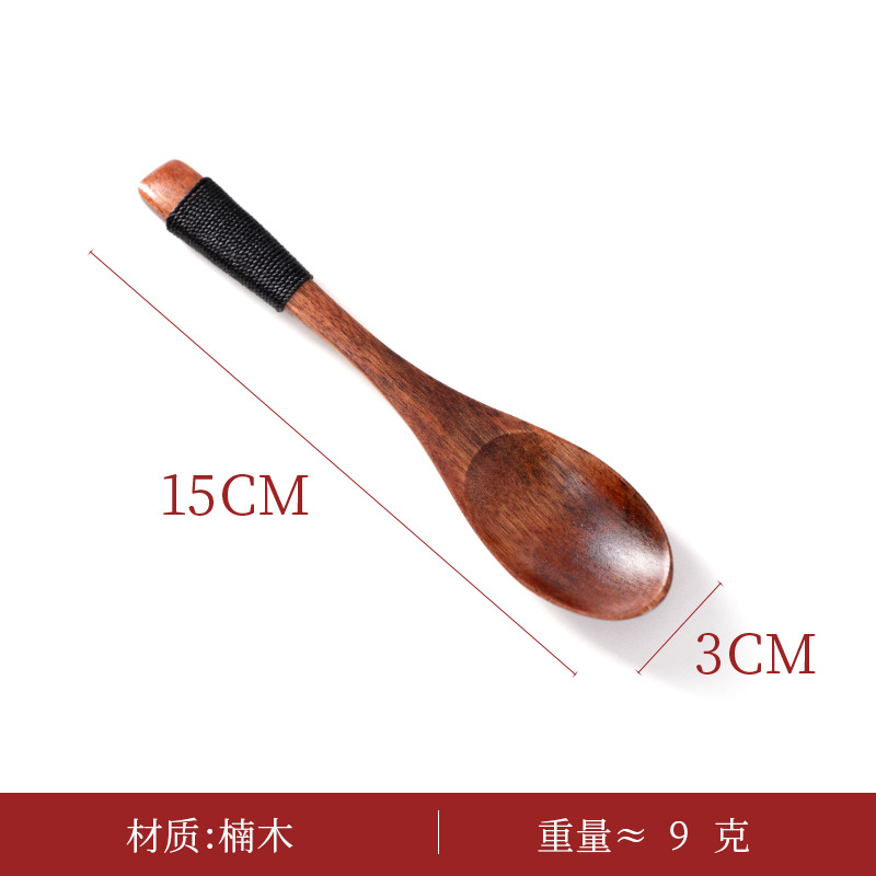 검은 실이 있는 뾰족한 숟가락 15개