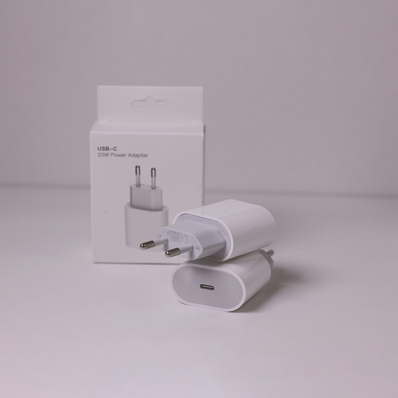 Cargador PD 20W para iPhone 15/14, carga rápida universal, compatible con toda la serie Apple.