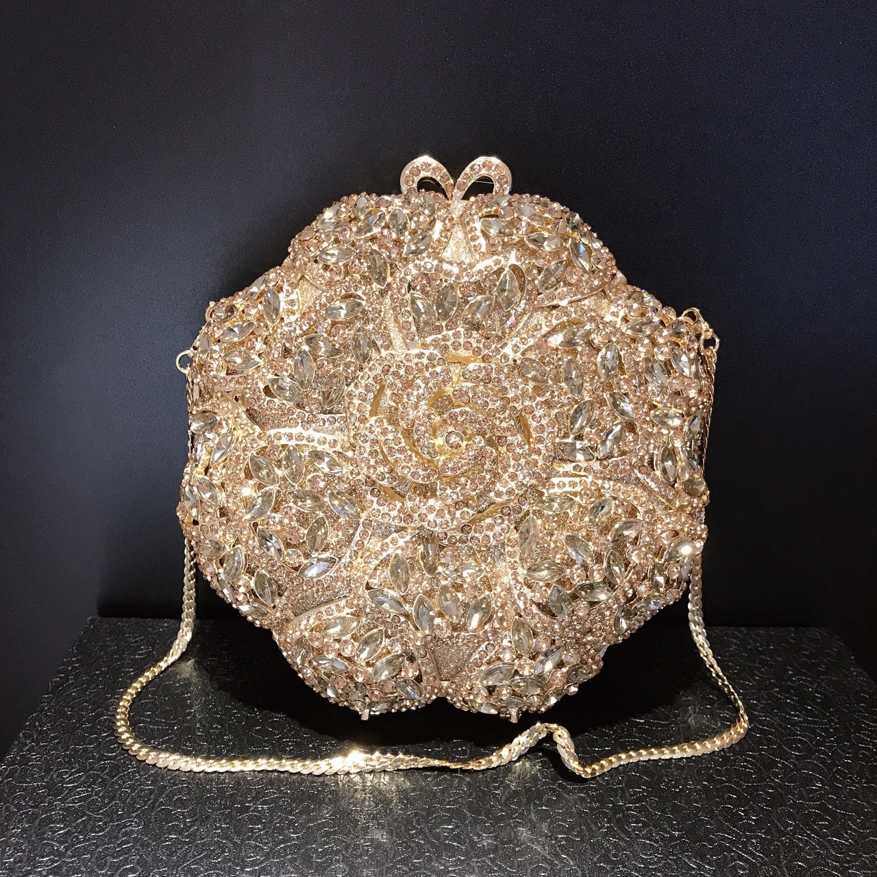 Fuente transfronteriza bolsas de diamantes para banquete flores redondas llenas de diamantes bolsas de regalo de banquete europeas y americanas bolsas de diamantes de mano de plata