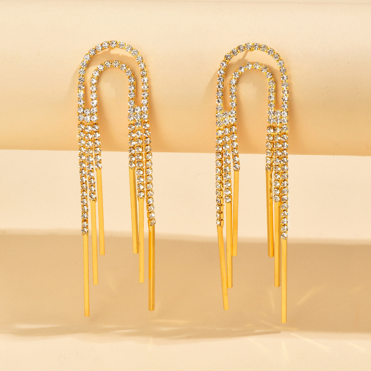 Pendientes de nuevo estilo de comercio exterior, damas coreanas, temperamento de lujo ligero, pendientes de sentido de alta gama de moda, pendientes de borla de personalidad de diamantes de imitación