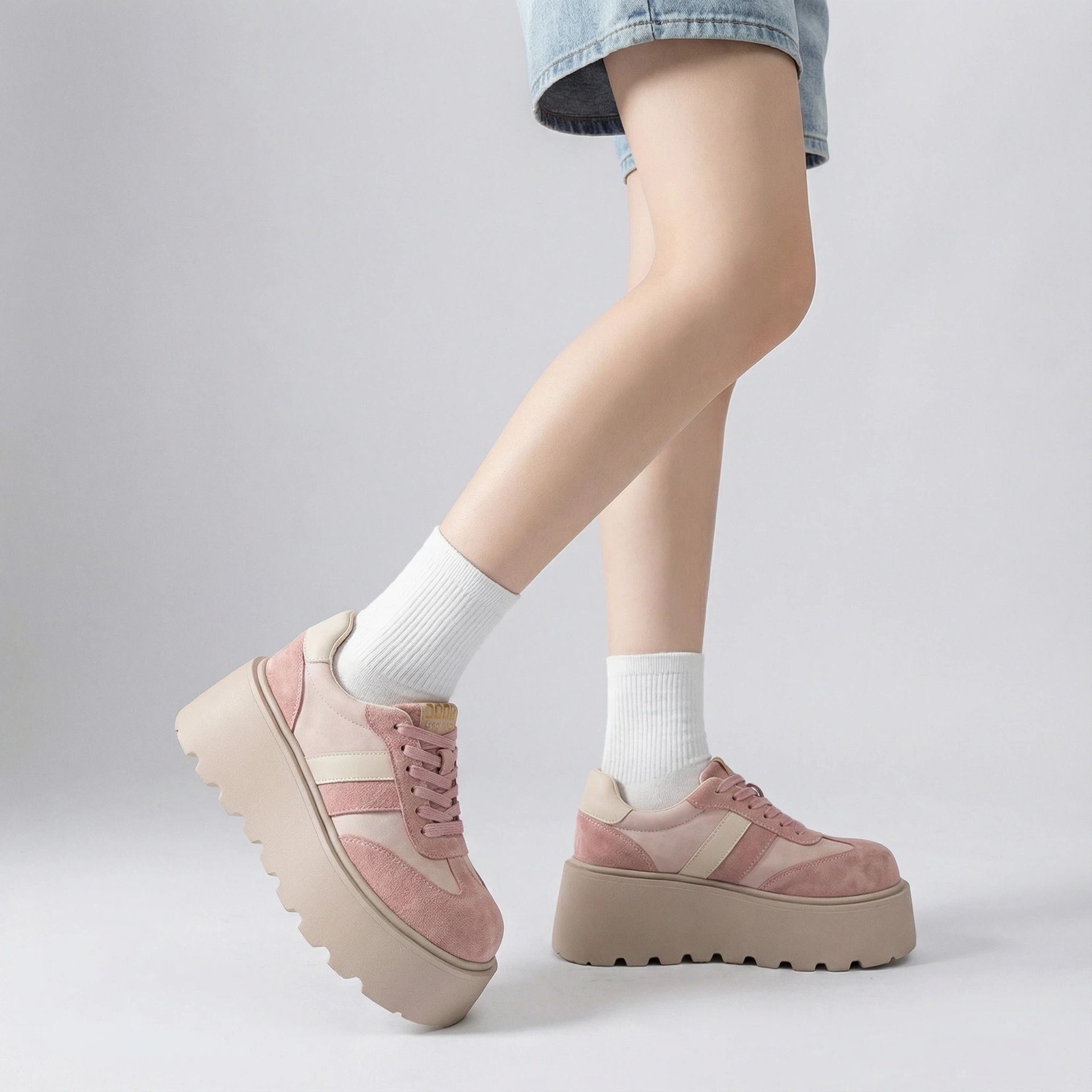 Muffin zapatos de base gruesa para mujeres 2026 nueva primavera y otoño pequeño aumento de altura zapatos de entrenamiento de la ley universal zapatos deportivos casuales