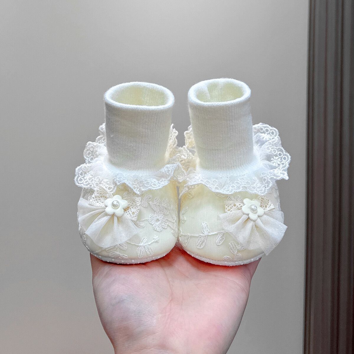 Baby Shoes for 6-12 Months, Breathable Soft Fabric Sole, Lace Princess Floor Shoes and Socks, Non-Slip Shoes for One-Year-Old Girls