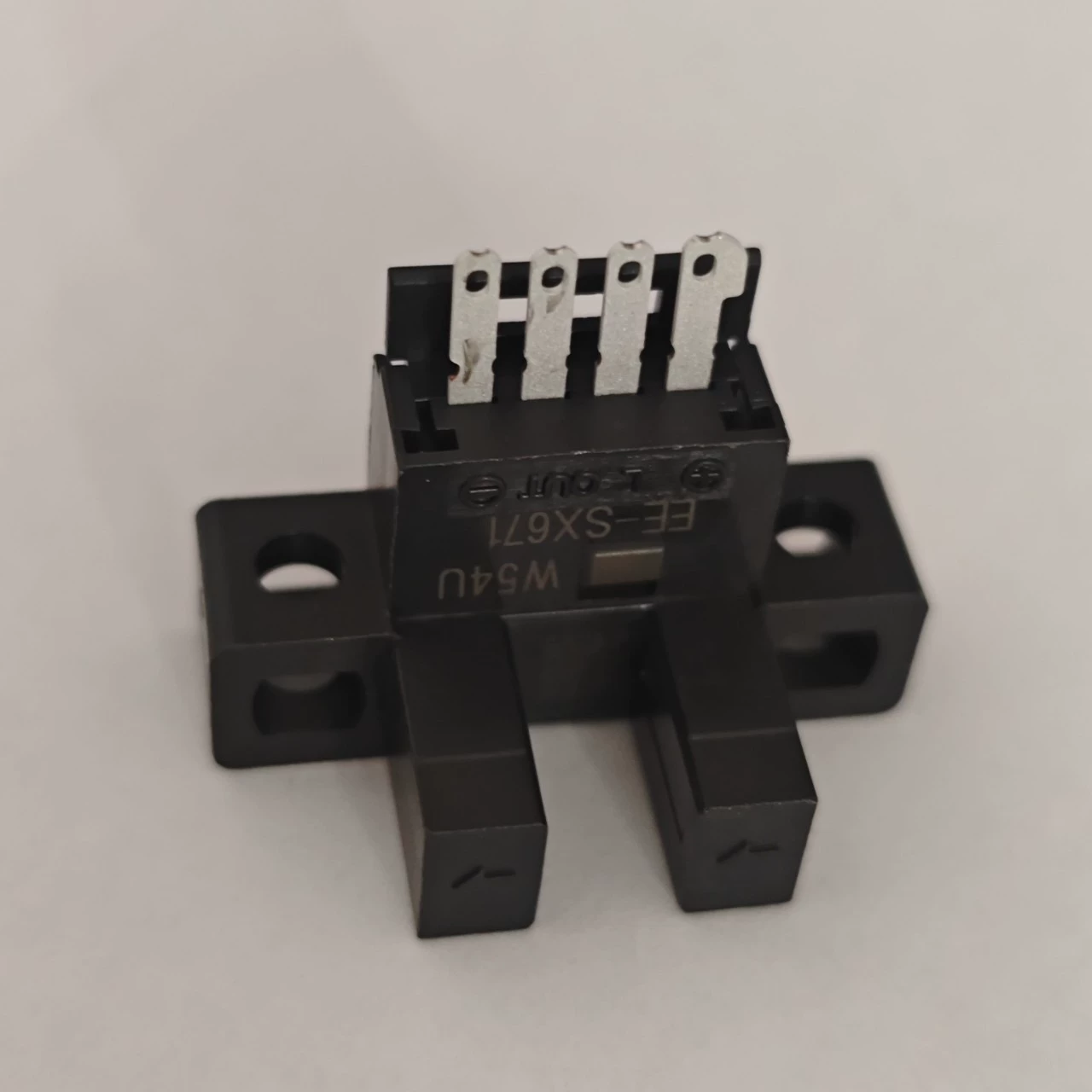 Omron Фотоэлектрические Датчики EE-SX671 Датчики Фотоэлектрические Переключатели