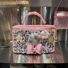 Xiaoxiangfeng ボックスバッグゴールドボール菱形チェーンバッグフルダイヤモンド 2025 新しいキティバッグ女性のクロスボディ夏