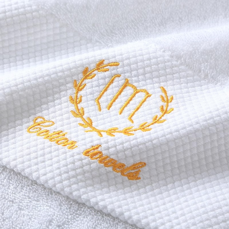 Venta al por mayor de algodón blanco pequeña toalla cuadrada Hotel jardín de infantes restaurante toalla de mano pequeña toalla blanca cuadrada blanca toalla cuadrada