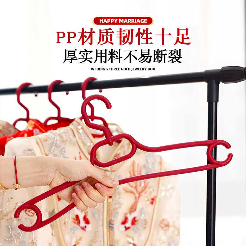 Suministros DE BODA rojo ropa festiva percha antideslizante inconsútil percha de la boda dote de plástico percha