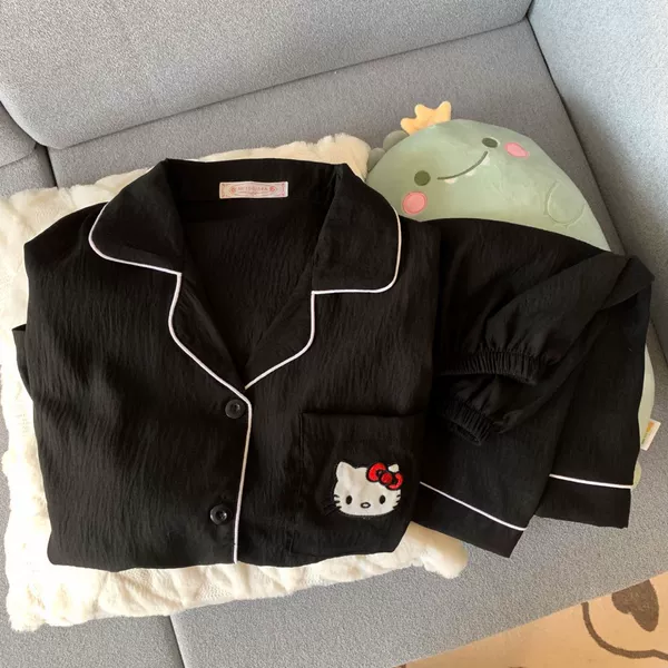 Hello kitty, black