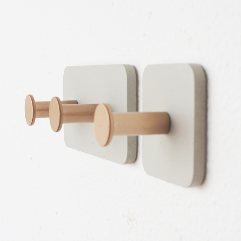 Fábrica al por mayor nórdica creativa ropa de madera sólida gancho ponche libre de bambú cocina y baño ropa de entrada sombrero fuerte gancho pegajoso gancho