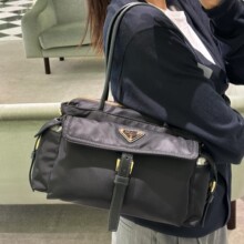 P�ұ����M���������]����W�tͬ�����C����Ƥ�μ�б��������Ů