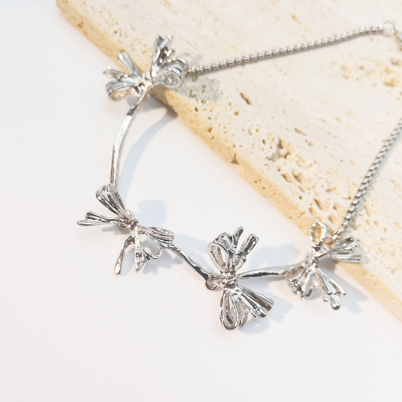 Bow Knot Pattern Elegant Bow Knot Zinc Alloy Chain-free Choker Wholesale