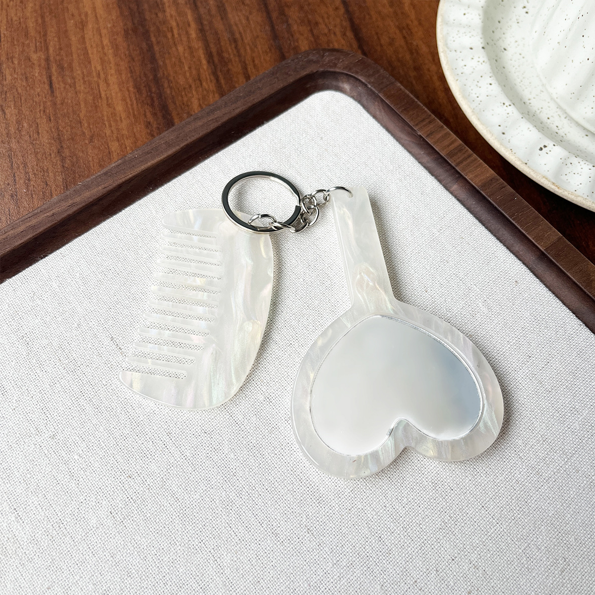 Espejo de maquillaje portátil portátil en forma de corazón de alta definición, espejo de maquillaje para estudiantes, espejo pequeño, artefacto de maquillaje