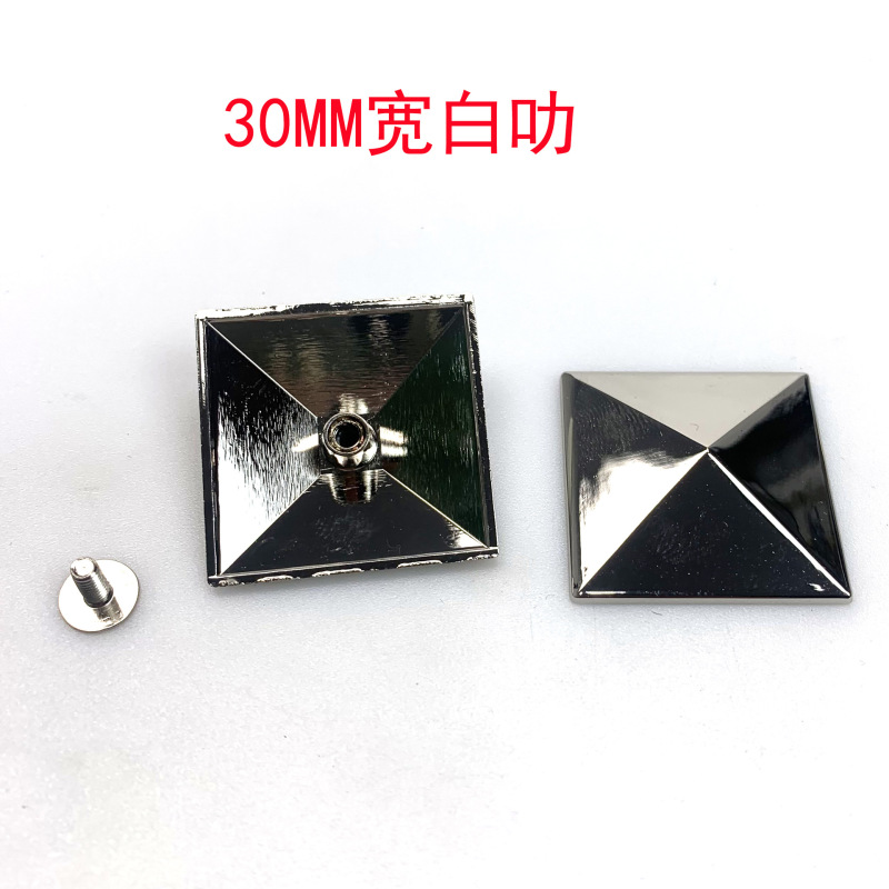 広州の商品の供給源の金属の四方の先はリベットのピラミッドの方にぶつかってねじの低い身にぶつかります。|undefined