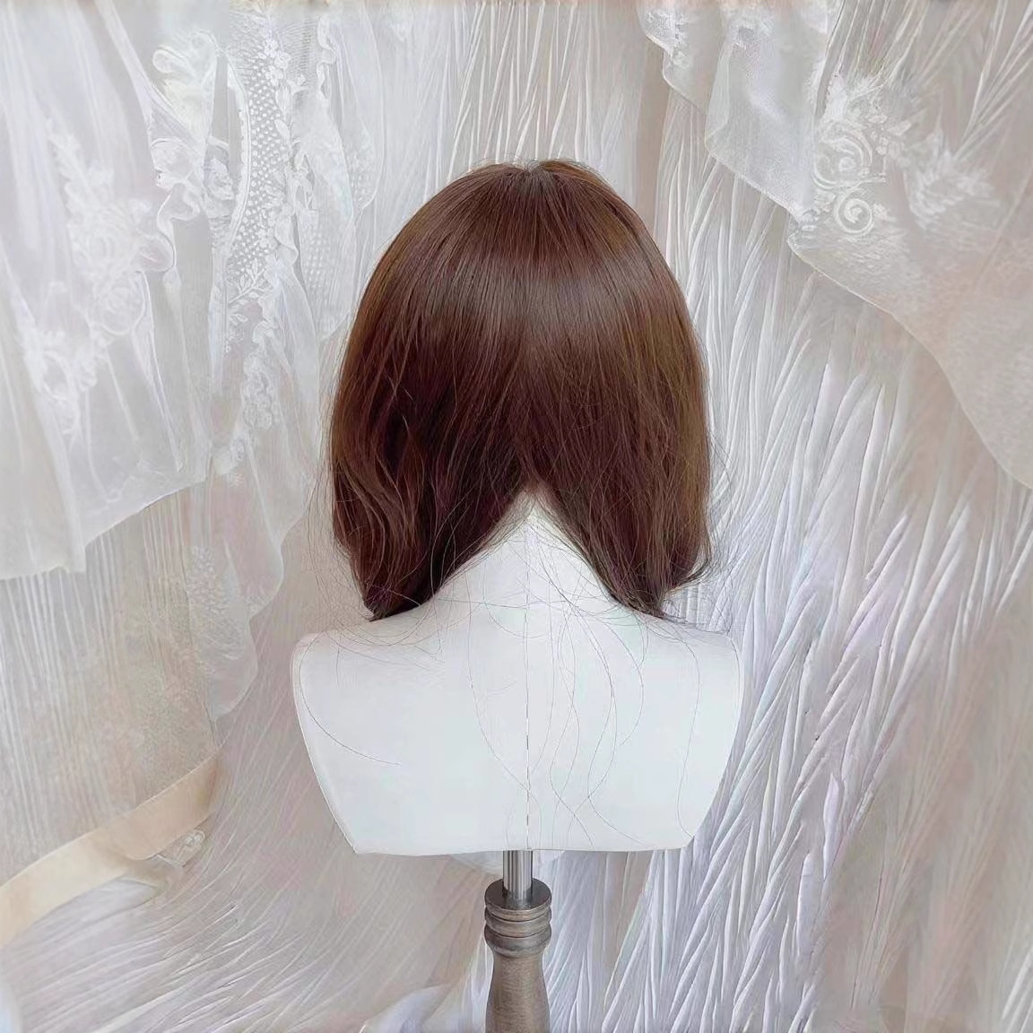 Koni Vintage japansk Lolita Manet Krølleprinsesseparykk med kort smell og ansiktsramme JK Full Head-kostyme med bjørn Nana