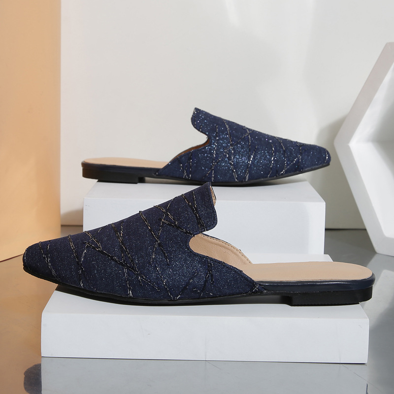 Damsandaler med bullhuvud och halvklackar bär en platt mullersko_voghion.com