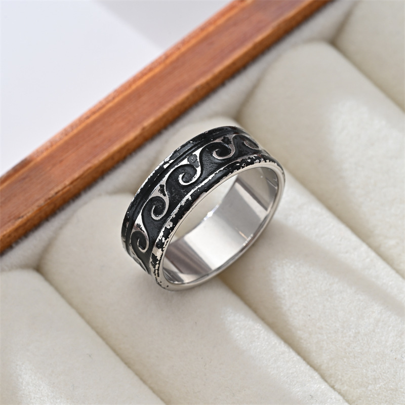 Hip-Hop Vintage Style Cross Checkered Titanium Steel Men's Rings Men Band Rings display picture 9