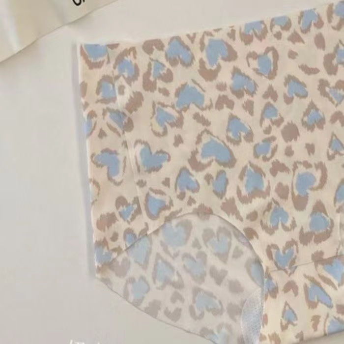 크림색 표범 무늬 속옷
