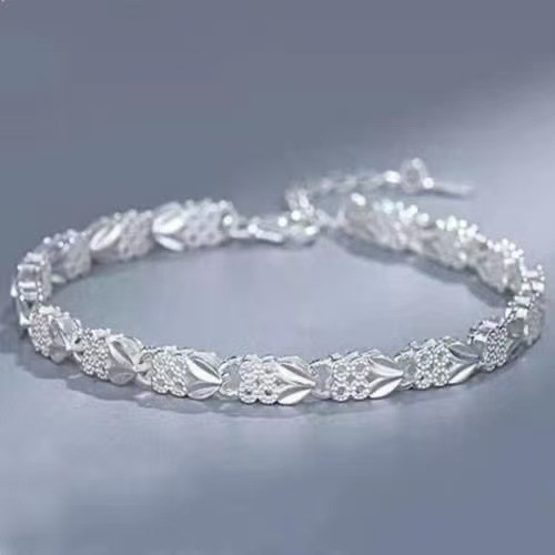 Cross-Border Popular Supply Heart Four-Leaf Clover Bracelet High-End Fashion Light Luxury Niche Fashion Simple Versatile Gift for Girlfriend
