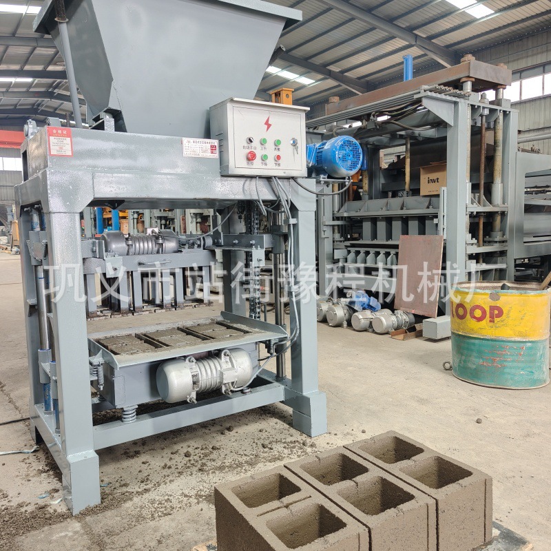 Máquina móvil de ladrillo de cemento doméstica 220v máquina de formación de bloques pequeña máquina móvil de ladrillo