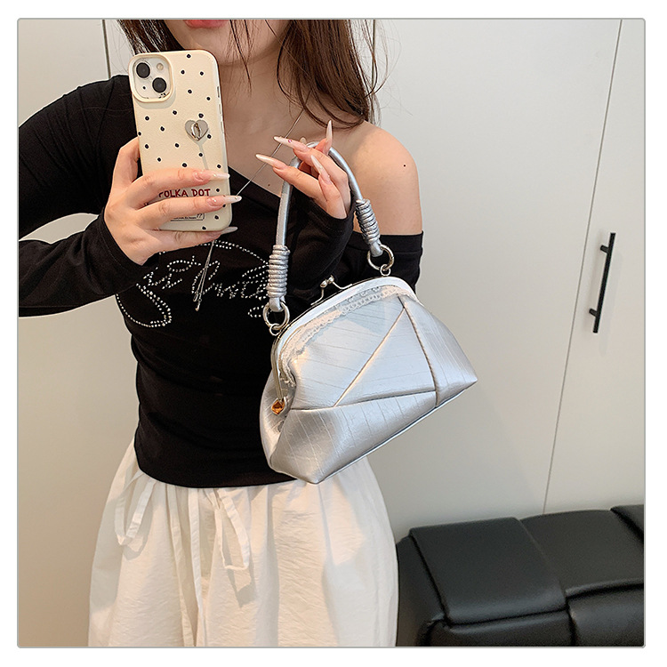 Fashionable and unique flap shell bag 2025 new style, versatile commuter shoulder bag, versatile handbag, stylish crossbody bag undefined