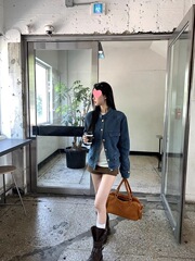 牛仔小香风外套女秋季新款宽松版小众肌理感立领蓝色夹克上衣