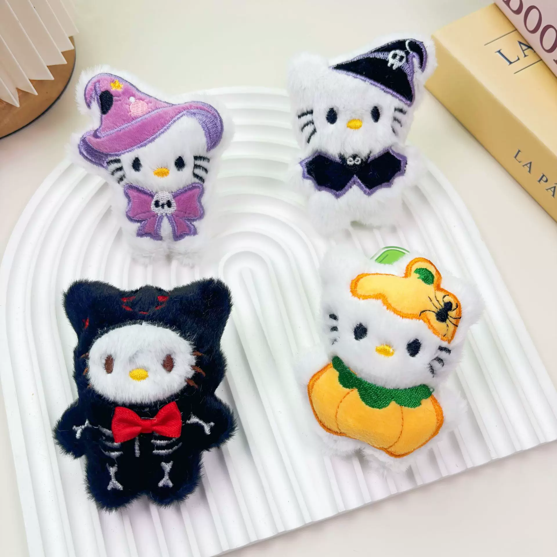 万圣节玩偶胸针搞怪KT猫挂件南瓜蝙蝠造型公仔节日小礼物包包挂饰