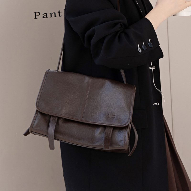Vintage Cowhide Messenger Bag Large Capacity Commuter Shoulder Crossbody Tote Bag Premium Genuine Leather Handbag For Women - Thumbnail 3